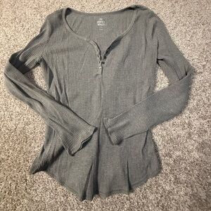 Gray Y2K Long & Lean Ribbed Henley Thermal Top – Women’s Large